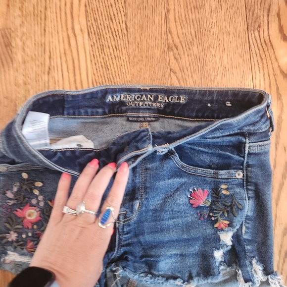 AMERICAN eagle embroidered cut off hi rise shorties 6 - Picture 2 of 5